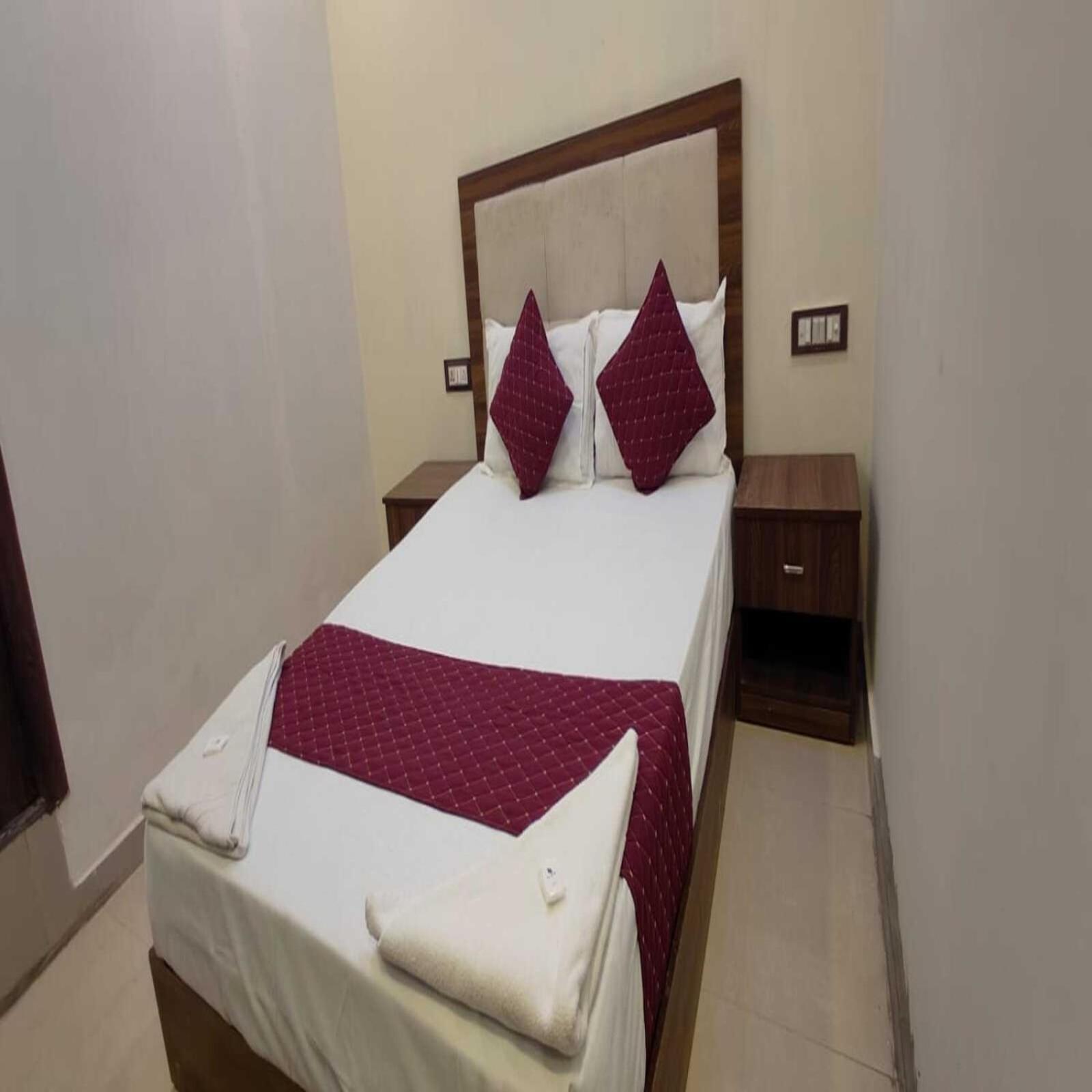 Hotel Blue Sky Residency Bombaim Exterior foto