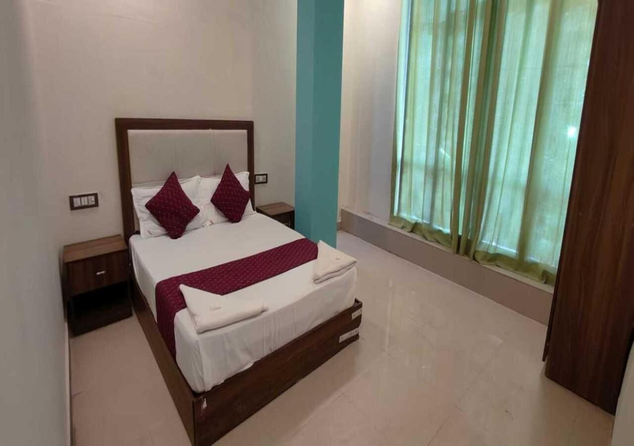 Hotel Blue Sky Residency Bombaim Exterior foto