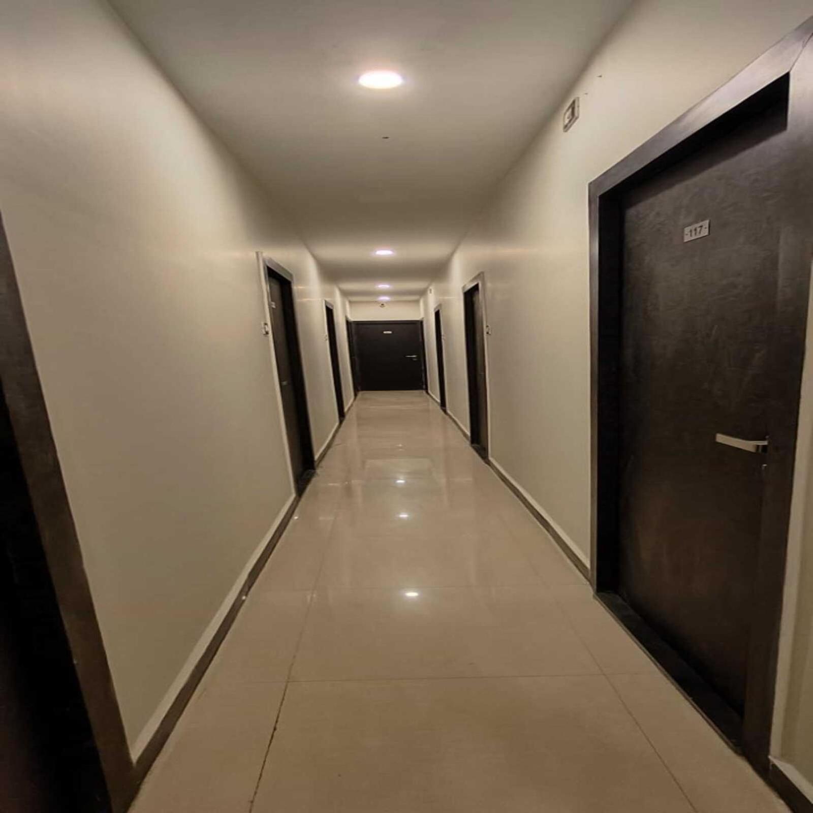 Hotel Blue Sky Residency Bombaim Exterior foto